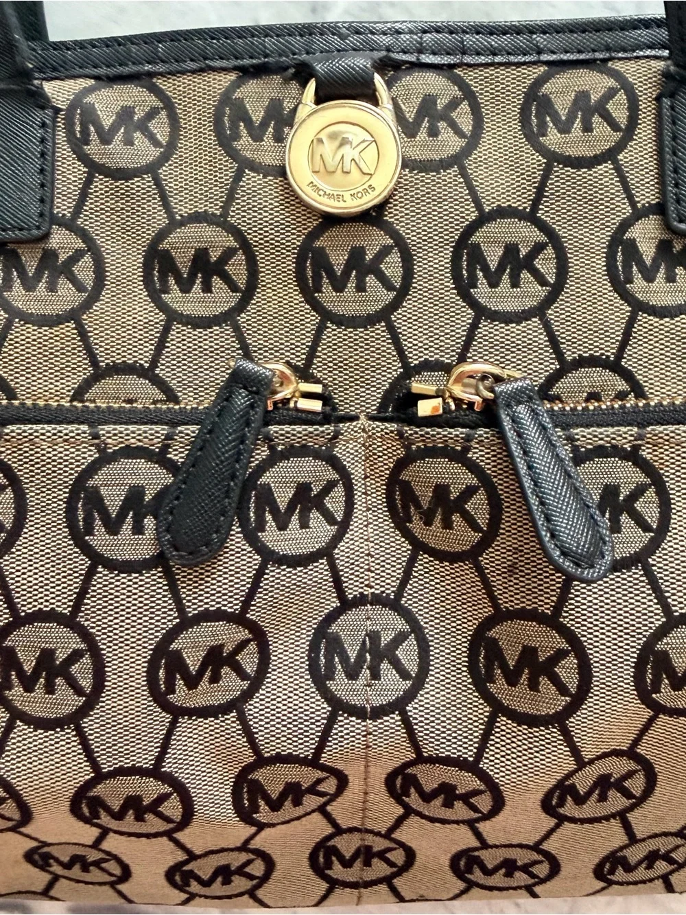 Michael Kors Kempton Pocket Tote | Monogram Tan Black Gold